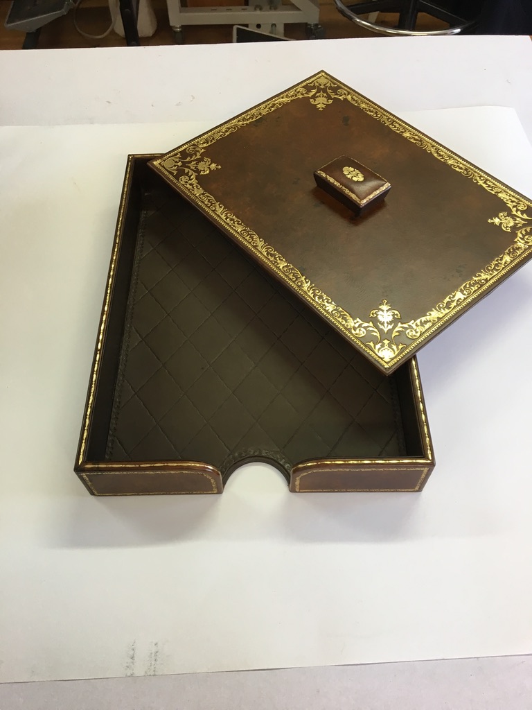 La-Gainerie-DArt-caisson-courrier-en-veau-genre-Ancien-07